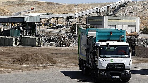 Siete nuevos camiones de basura para Sadeco tras una inversión de 2,6 millones de euros