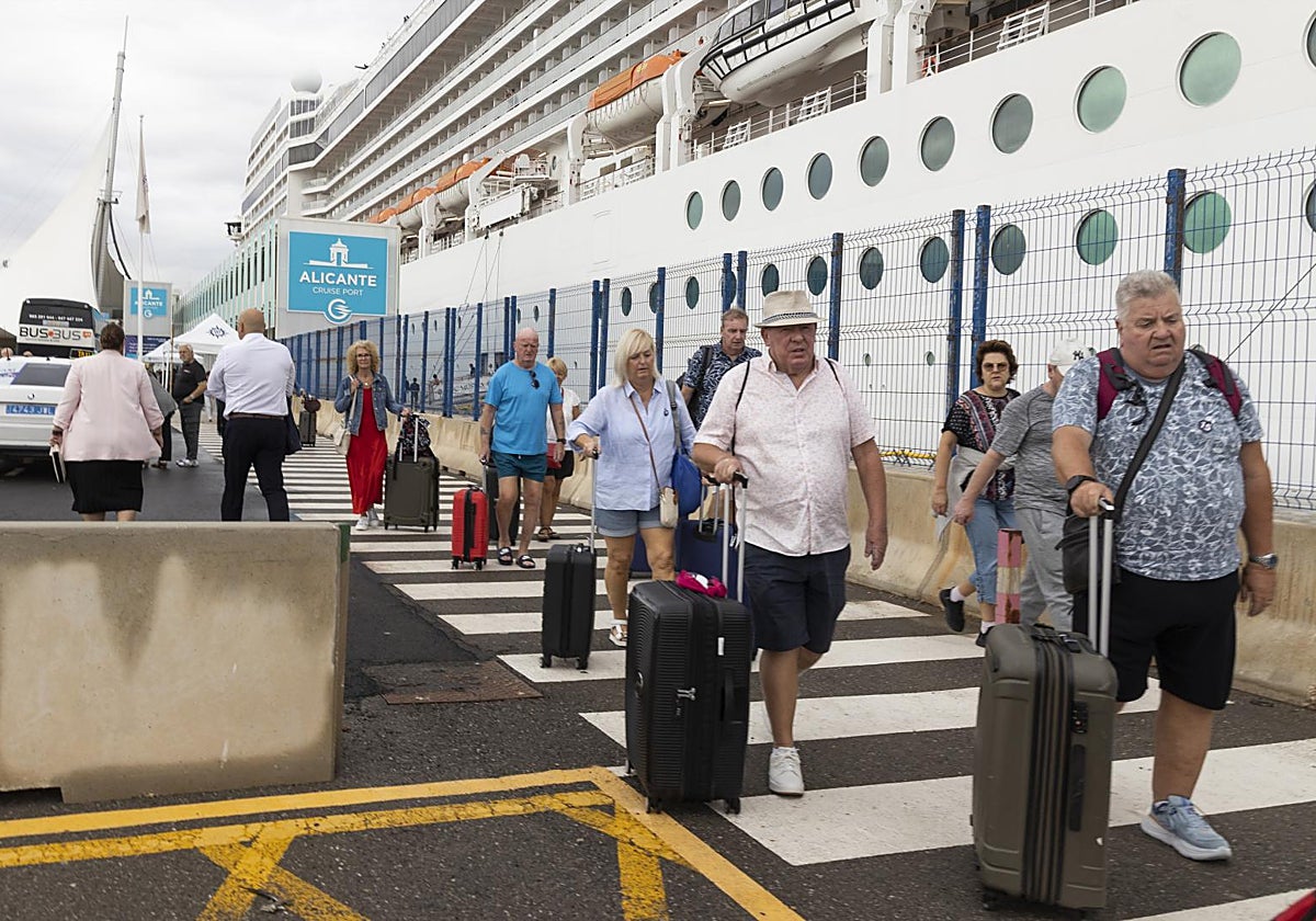 Alicante duplica su PIB en 25 años sin mejorar la riqueza con récords de empleo y turismo