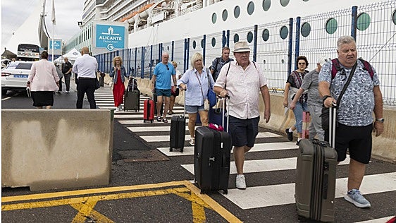 Alicante duplica su PIB en 25 años sin mejorar la riqueza con récords de empleo y turismo