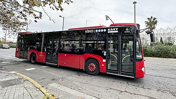 La EMT de Valencia estrena en noviembre una nueva línea de autobús para llegar al Hospital La Fe