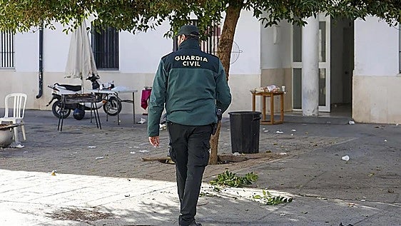 Investiga a un exrecluso tras varias denuncias por supuestos intentos de entrar en viviendas de Puente Genil