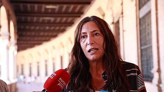 La consejera Loles López acusa a Sánchez de «reventar» los recursos de acogida andaluces