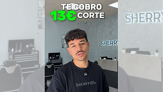 Paco Blanco, barbero profesional: «De los 13 euros que cobro por corte me quedo con 5 euros»