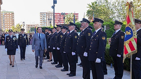 Llorca insta a Marlaska a cubrir cuanto antes las 130 vacantes de la Policía adscrita a la Generalitat