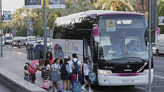 Más de 600 estudiantes de Jaén retoman el servicio de transporte escolar