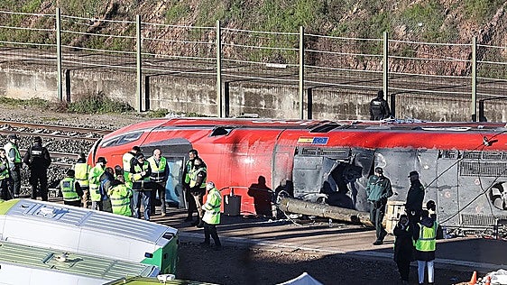 Ayuso impulsa un monolito en Atocha para recordar a los 46 fallecidos en el accidente de tren en Adamuz
