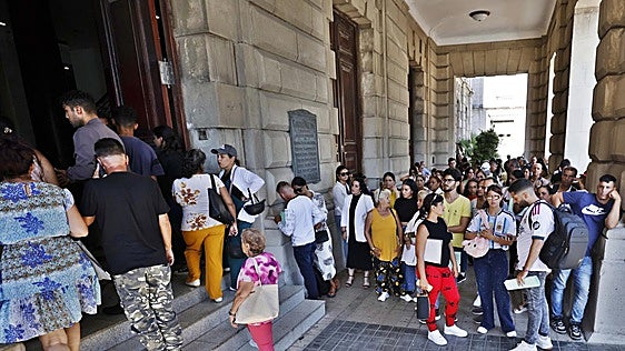 La Oficina Electoral Central propone endurecer los requisitos del arraigo para votar con la 'ley de nietos'