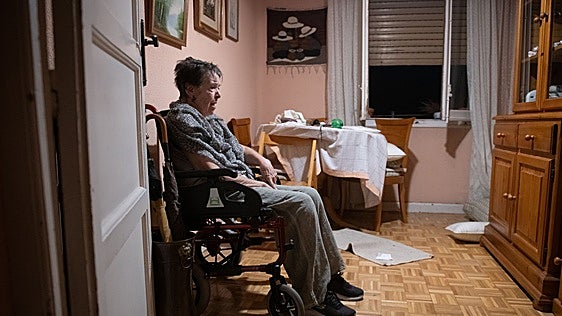 El viacrucis de Maricarmen: 87 años, discapacitada y más de un lustro  contra su desahucio