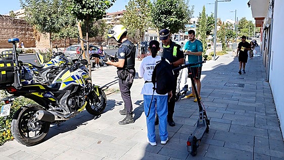 La Policía Local de Córdoba intensifica la vigilancia de los patinetes eléctricos con nuevos controles y multas