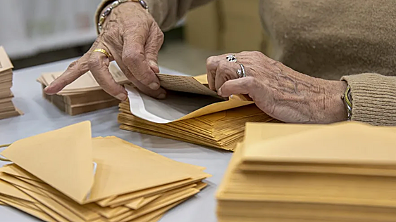 Extremadura tiene dos pueblos con más votantes en el extranjero que en el propio municipio