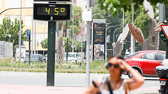 Canarias se enfrenta a un nuevo episodio de calor y activa la alerta de incendio forestal