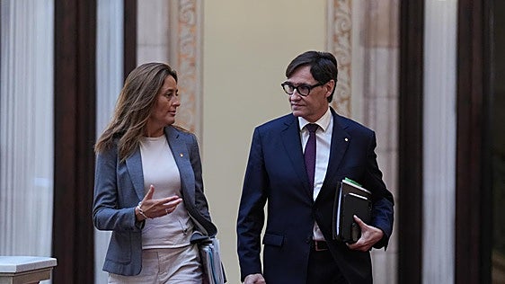 La consejera Esther Niubó y el presidente de la Generalitat, Salvador Illa.