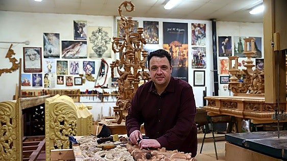 El poeta cordobés José María Higuera gana el premio Ciudad de Salamanca con 'Flores de plástico'