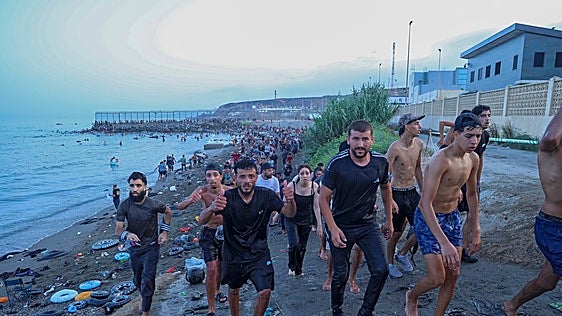 Inmigrantes se hacinan en pisos patera y en galerías subterráneas de Ceuta