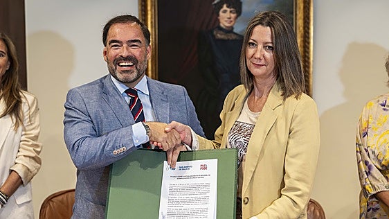 PP y PSOE acuerdan la política lingüística y retratan el aislamiento del BNG