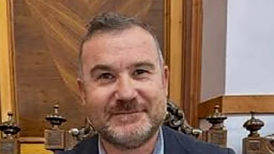 El rival del alcalde socialista de Jaén en las primarias suspende un encuentro con la militancia