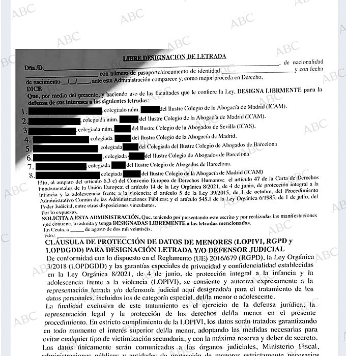 Los documentos repartidos entre los inmigrantes en Ceuta.