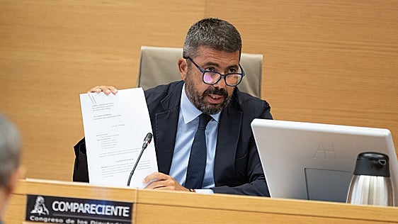 Mazón se persona como acusación en las causas por amenazas de muerte tras la dana