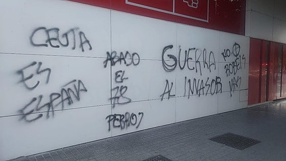 «Guerra al invasor» y «Ceuta es España»: la sede del PSOE de Córdoba amanece con nuevas pintadas