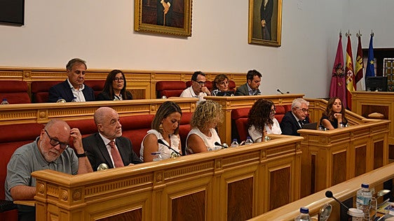 PP y Vox rechazan el abono único del PSOE y Jiménez recuerda a los socialistas su no a la ZBE