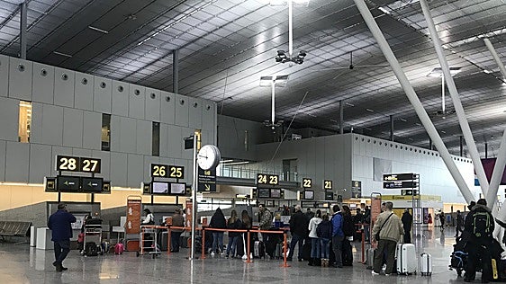 Una nueva aerolínea operará seis vuelos semanales entre Santiago y Londres