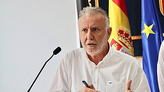 El ministro Torres equipara las joyas saudíes de Zapatero con recibir «una caja de productos típicos»