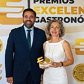 Núñez ha entregado uno de los premios de Excelencia de Gastronomía y Turismo de Castilla-La Mancha a la Asociación de Empresarios de Turismo Rural de la Sierra Norte de Guadalajara.