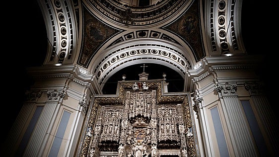 El Altar Mayor y la Santa Capilla de la Basílica del Pilar brillan aún más