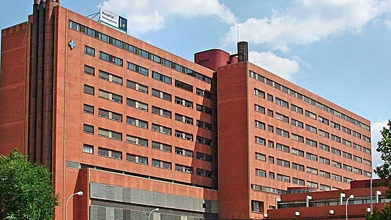 Dos personas, una menor, hospitalizadas por inhalación de humo tras un incendio en Guadalajara
