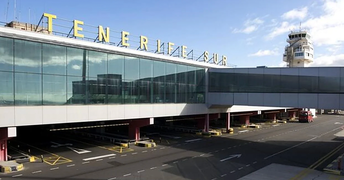 Un aviso de bomba obliga a desalojar un avión en Tenerife Sur