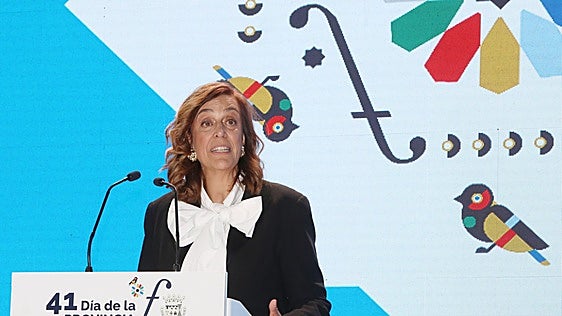 La presidenta de la Diputación, Ángeles Armisén, interviene durante la celebración del 41 Día de la Provincia