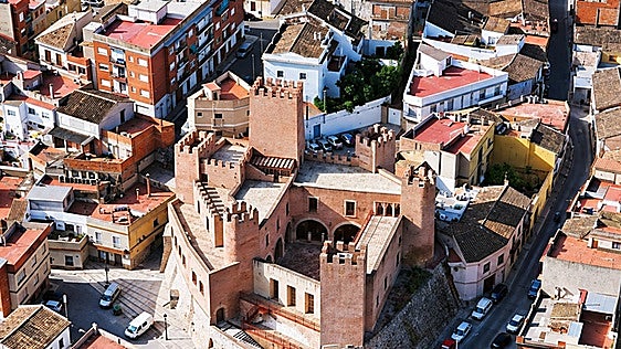 El pueblo de Valencia que vio crecer a Miguel Bernardeau: la masía de sus abuelos y un paisaje único repleto de tesoros arqueológicos