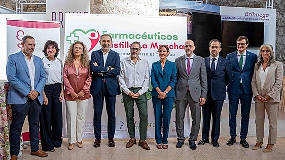 La inauguración ha corrido a cargo del consejero de Sanidad, Jesús Fernández (4i).