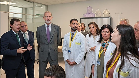 El Rey visita el «renovado» y «moderno» Hospital de Soria