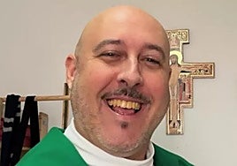 Mossen Voro, cura: «Hay sacerdotes más mayores que creen que soy un payaso. O laicos, incluso. Para algunos que un cura salga bailando es pecado»