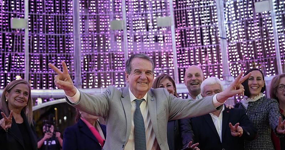 Abel Caballero se enroca y exige que Xunta y Diputación paguen vuelos a Vigo