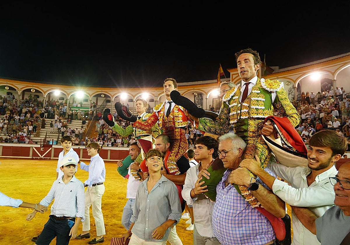 Tarde triunfal en la plaza de toros de Pozoblanco con la terna a hombros