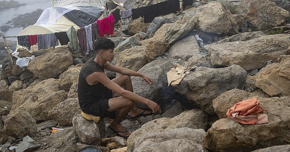 La fortaleza española que resiste a treinta metros del Trampolín de Ceuta