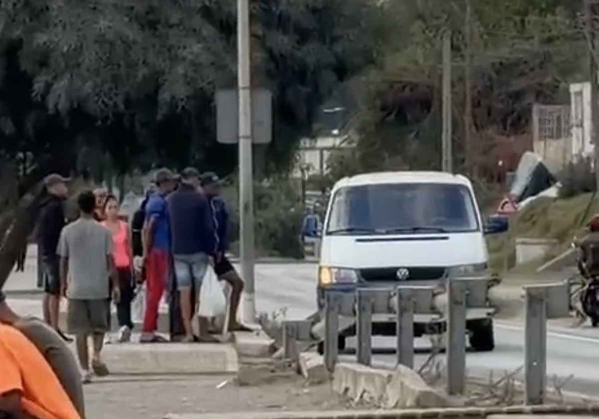 La Policía detecta la operativa de una furgoneta dando órdenes a los inmigrantes en El Trampolín (Ceuta)