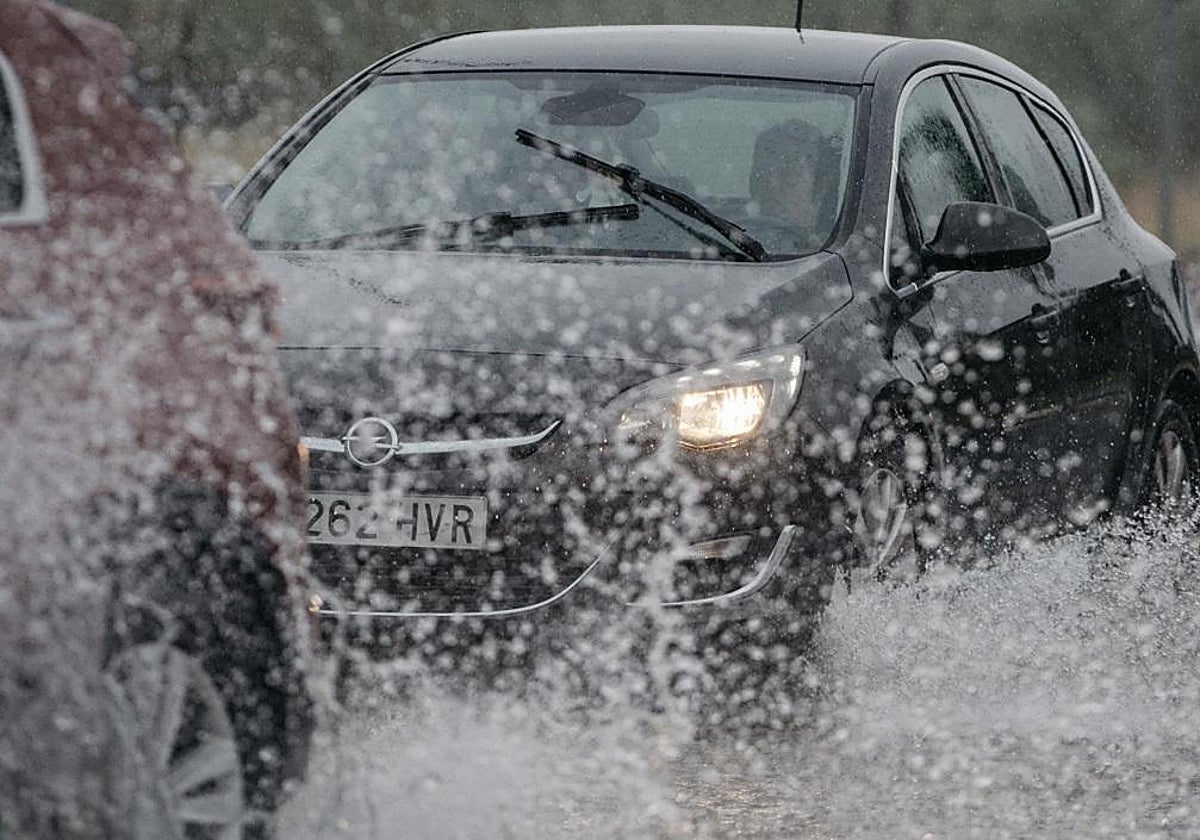 Protección Civil envía un es-alert ante la previsión de lluvias intensas en el litoral catalán este martes