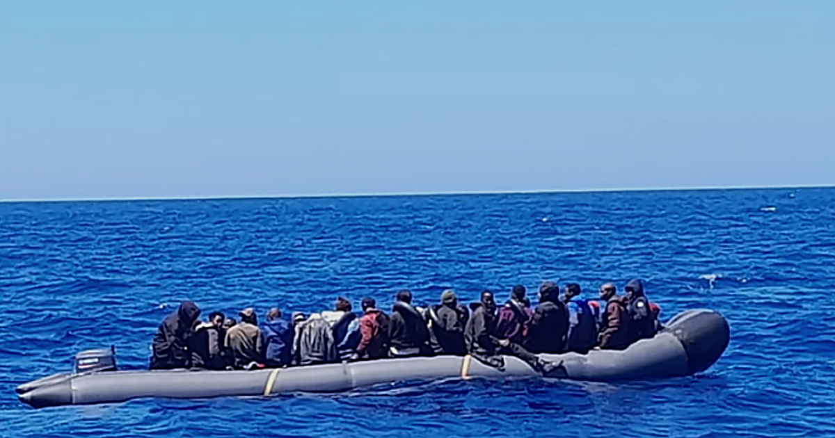 En libertad los tres acusados de violar en grupo a una mujer en una neumática rumbo a Canarias
