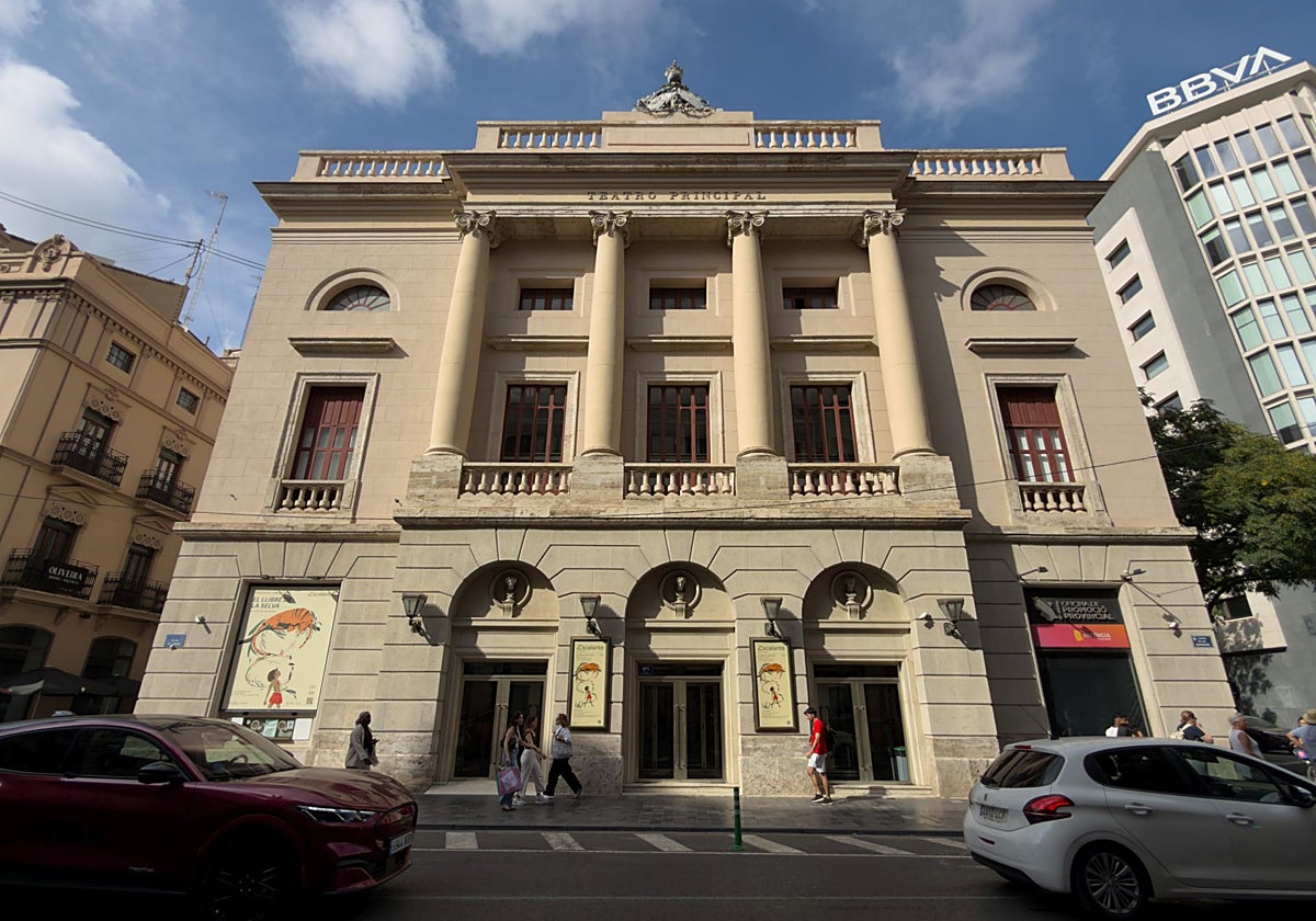 El mutis improvisado del Principal de Valencia tras años abocado a salir de escena