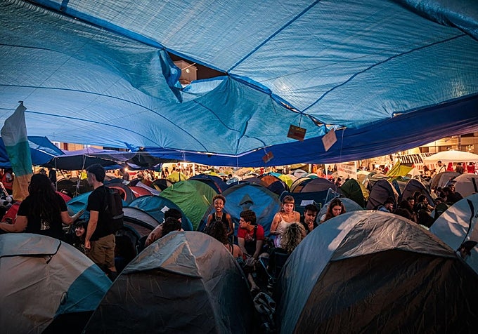 La segunda noche en la acampada en la Puerta del Sol.
