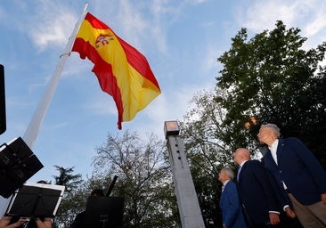 Valladolid iza una gran bandera de 150 metros cuadrados en el centro de la ciudad