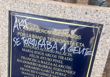 Vandalizan una placa en memoria de las víctimas de un atentado etarra en las inmediaciones de Sol