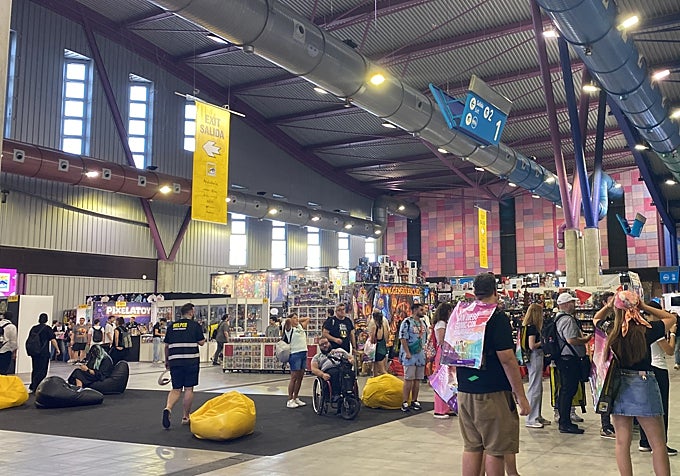 Esta segunda edición ha destacado por escasas las colas para poder acceder a los stands