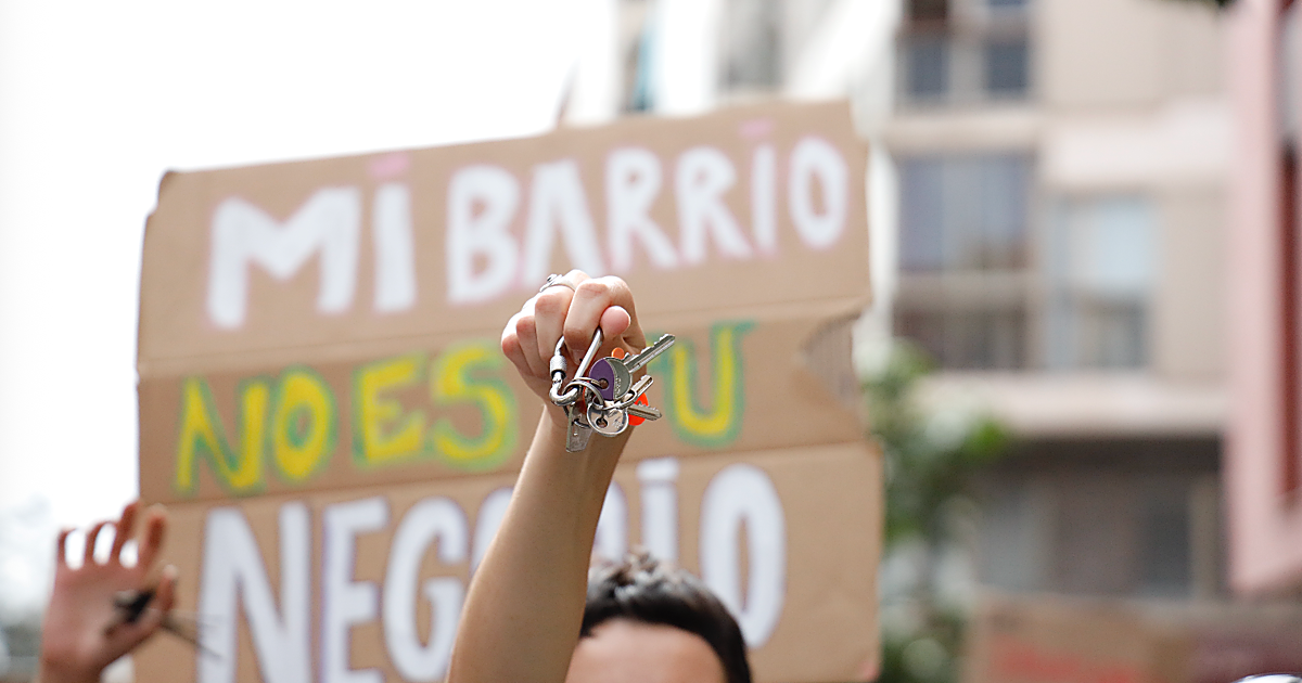 Canarias toma la calle por una vivienda digna: «Mi barrio no es tu negocio» – ABC