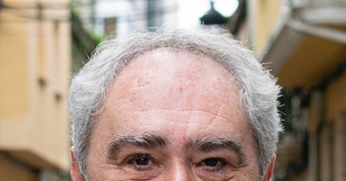 Ernesto González Seoane ingresa en la RAG y pide renovar los diccionarios gallegos