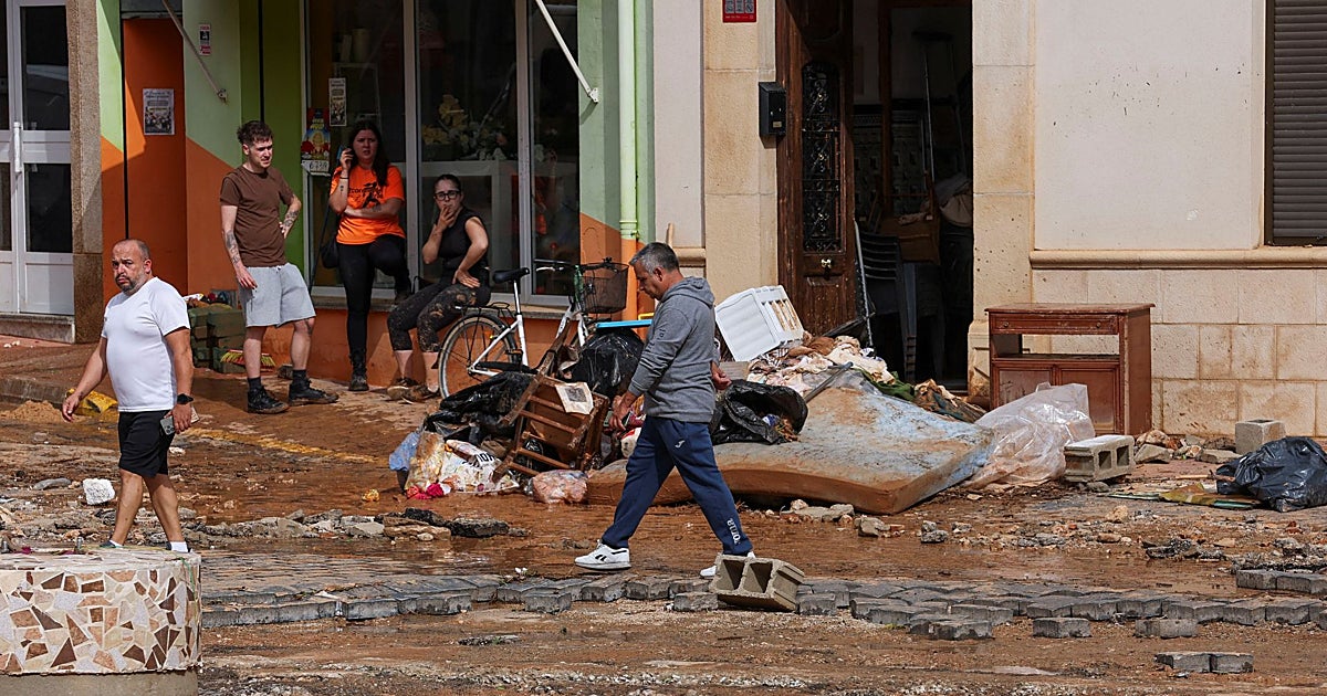 Madrigueras centra sus esfuerzos en la limpieza mientras más del 60% del pueblo sigue afectado por el barro