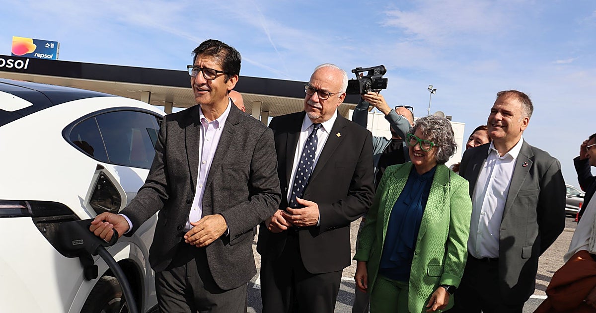 Repsol inaugura un nuevo hub de recarga ultrarrápida para vehículos eléctricos en Manzanares (Ciudad Real)